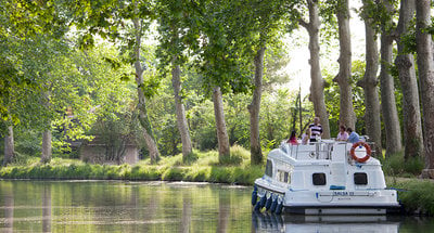 Barco Salsa en el Canal du Midi en primavera